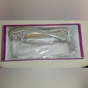 City Classified silver sheer flats size 7